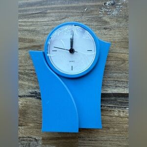 Y2K Suntone Eurostyle Blue Quartz Desk Clock Model CC218 NOS Retro Modern Design